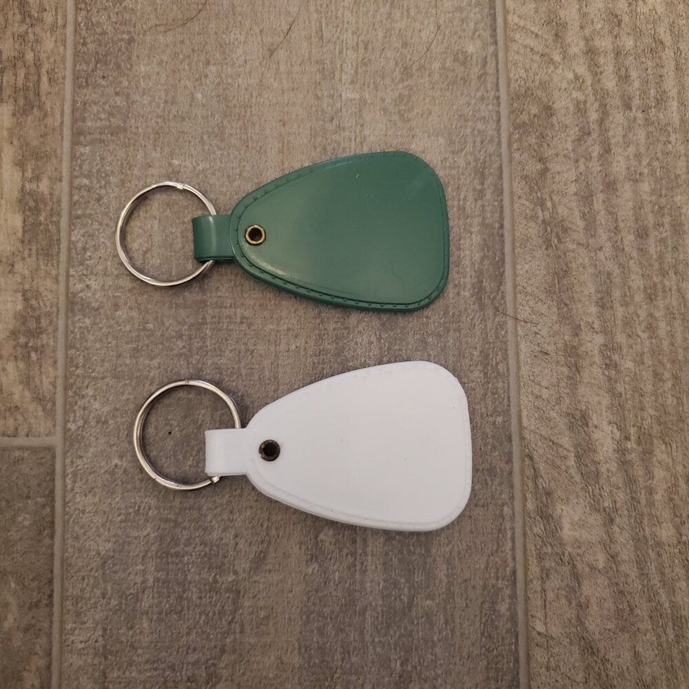 Set of 2 Retro Keychains - Picture 2 of 2